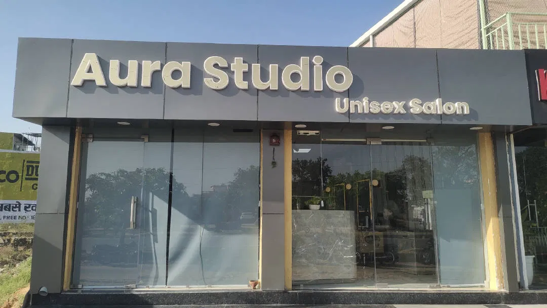 Aura Studio Unisex Salon