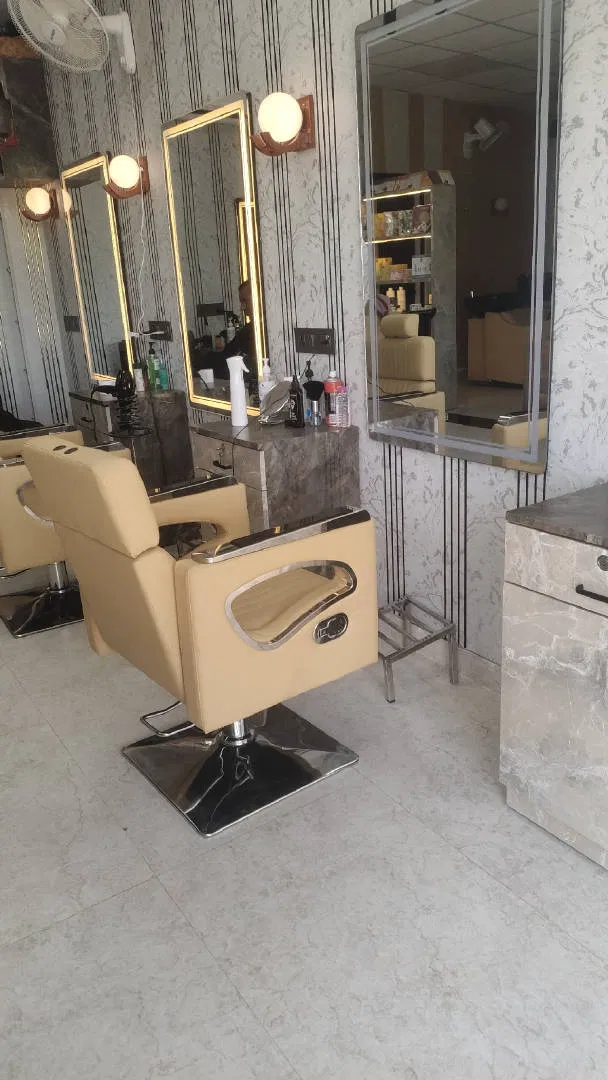 Aura Studio Unisex Salon photo